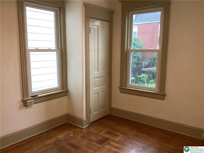 Building Photo - 809 Wood Ave