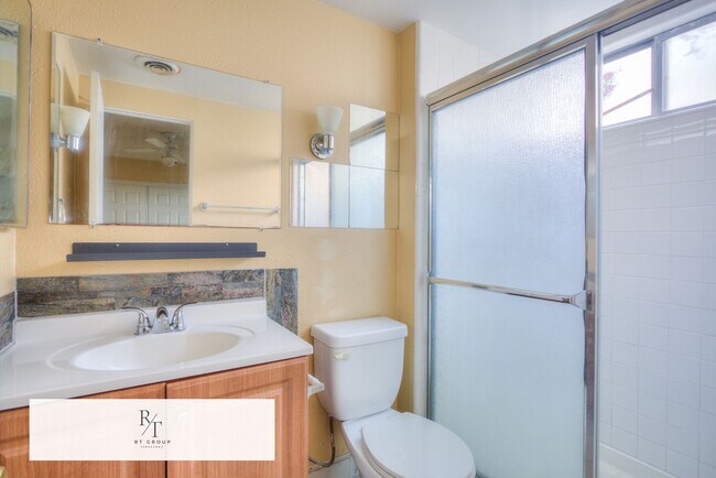 Building Photo - Welcome to Your Stylish Diamond Bar Home!