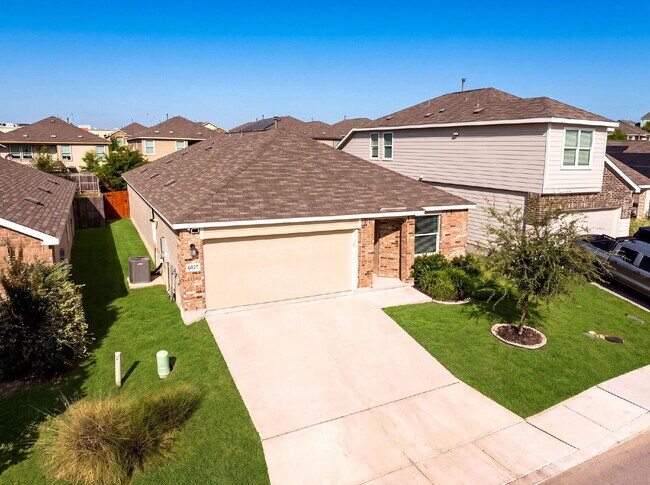 Building Photo - NO CARPET! Up to 1 Month Free Rent with 18-24 Month Lease! No Security Deposit Programs Available.