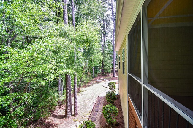 Building Photo - 4 Bedroom 2 Bathroom Home in Anderson Creek