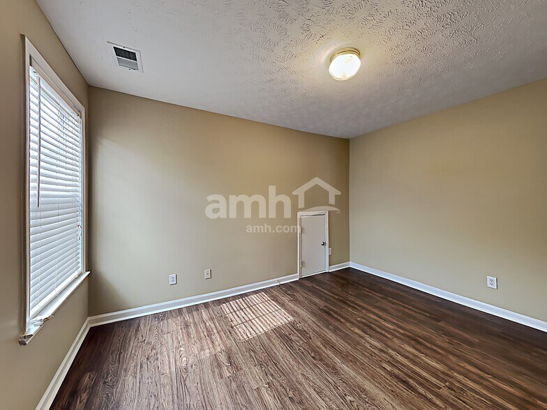 Building Photo - 3915 Madison Bnd NW