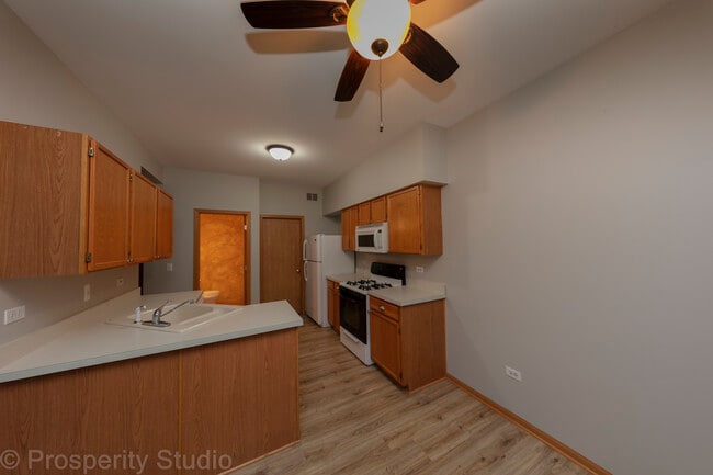 Building Photo - 2500 Oak Tree Ln