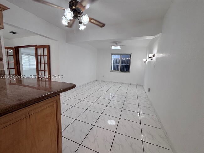 Building Photo - 911 NW 30th Pl