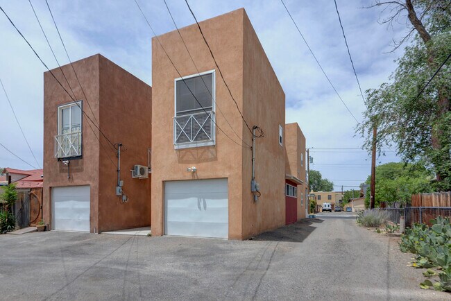 Building Photo - 1020 6th St NW