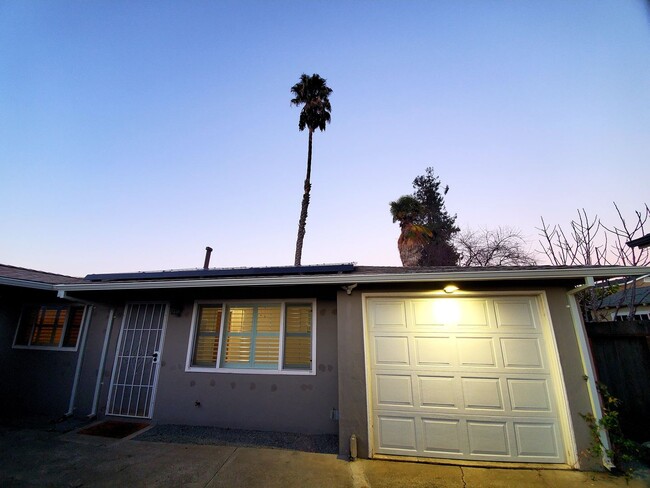 Building Photo - 2 bedroom home with garage, solar power, A...