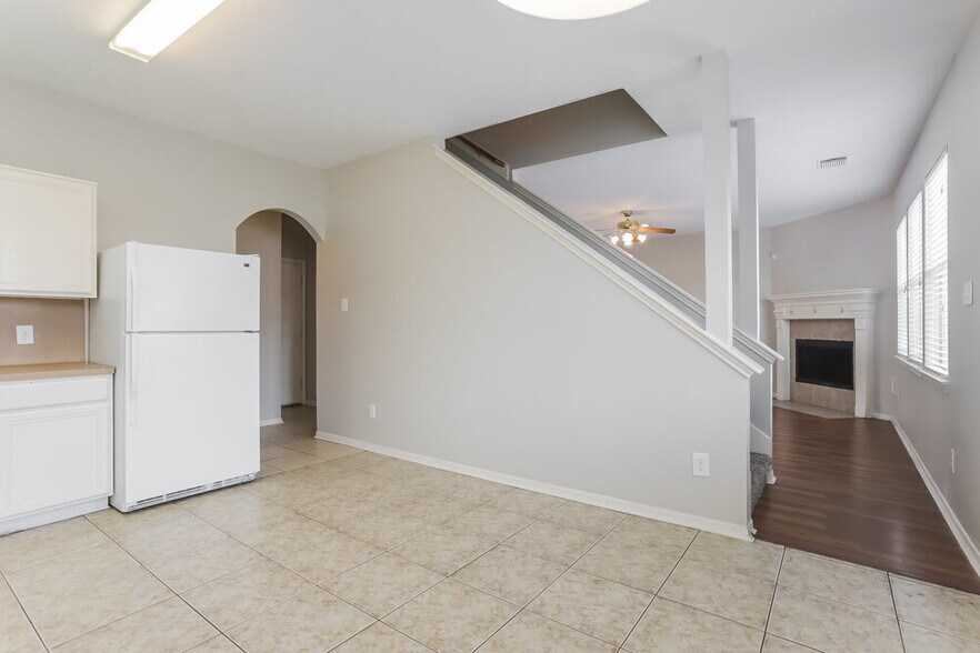 Building Photo - 3606 Evergreen Square Tr