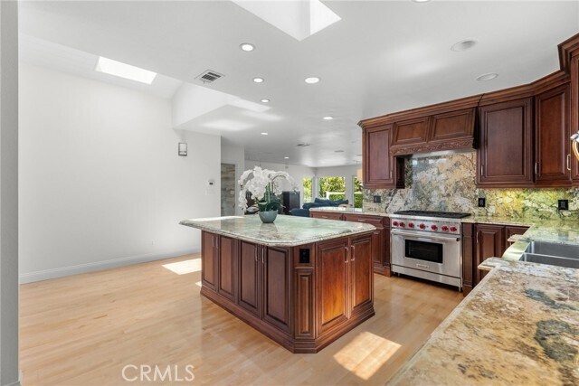 Building Photo - 321 Vía San Sebastian