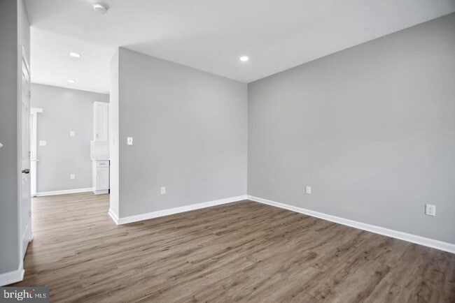 Building Photo - 7135 Ladd Cir