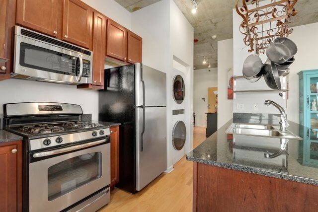 Building Photo - 1122 W Catalpa Ave