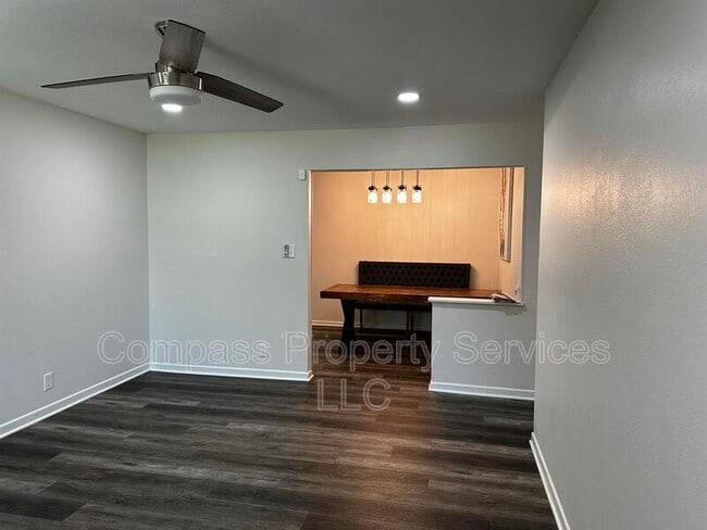 Building Photo - 201 Waters St