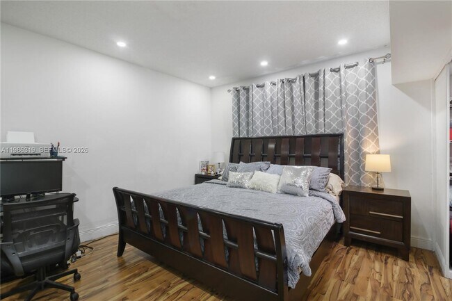 Building Photo - 10135 SW 139th Pl