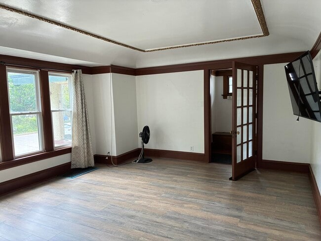 Building Photo - 1818 E Kenwood Blvd