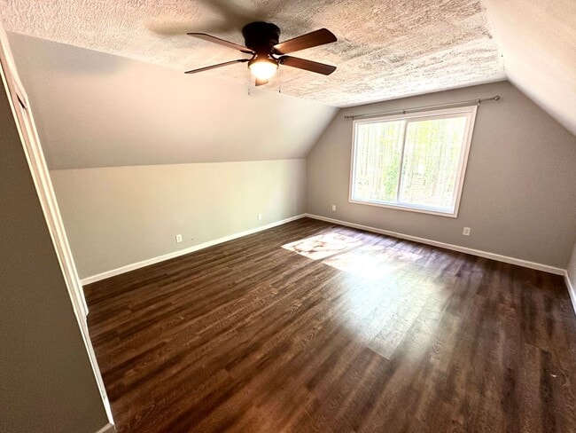 Building Photo - 5518 Thompson Dr