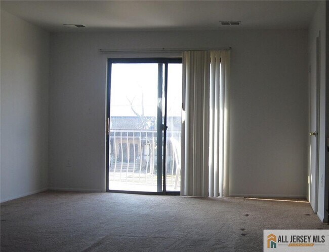 Building Photo - 504 N Oaks Blvd