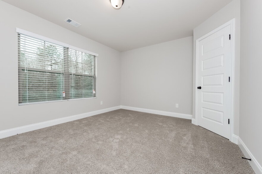 Building Photo - 1153 Pebble Ridge Dr