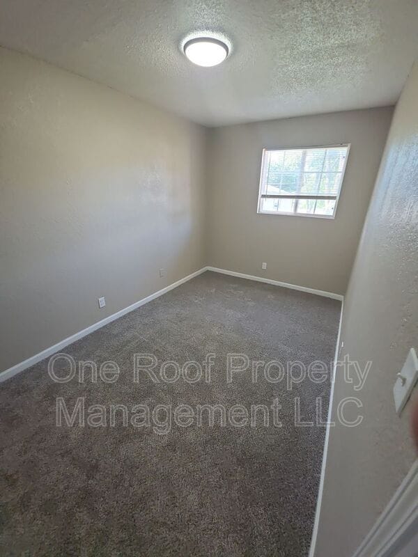Building Photo - 2000 Chateau Dr