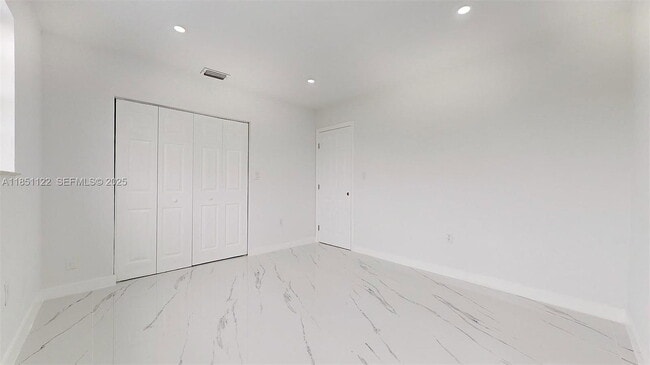 Building Photo - 917 SW 135th Ct