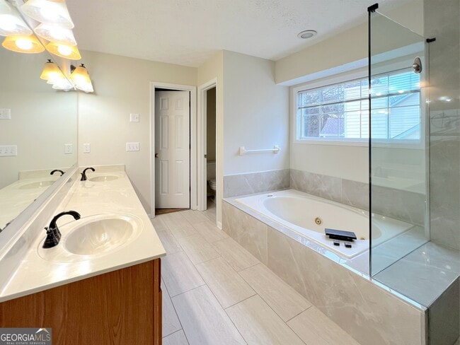 Building Photo - 1924 Riverlanding Cir