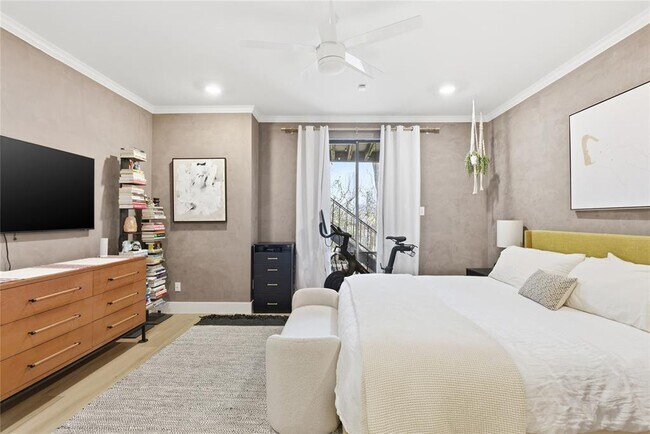 Building Photo - 1501 Barton Springs Rd