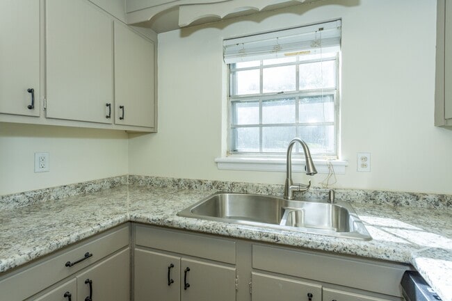 Building Photo - 2053 Montreat Cir