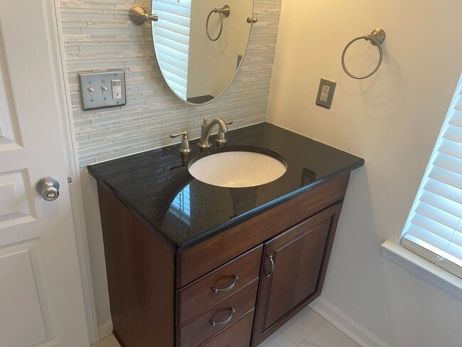 Building Photo - 3-Story Townhome in Historic Fourth Ward – Uptown Living