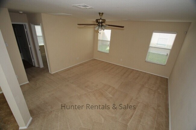 Building Photo - 4 Bedroom 3 Bath Home