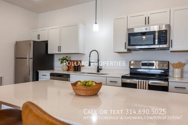 Building Photo - 802 Parkview Dr