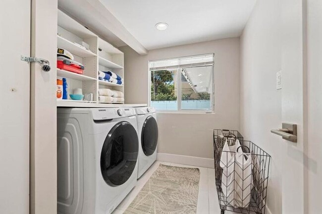 Building Photo - 2112 NE 32nd Ave