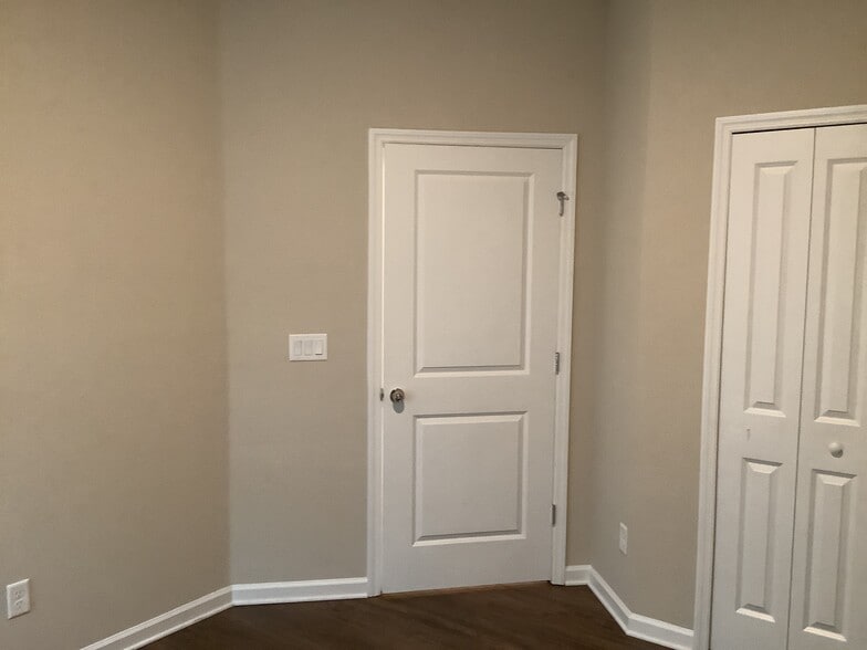 Building Photo - 300 Anastasia Park Rd