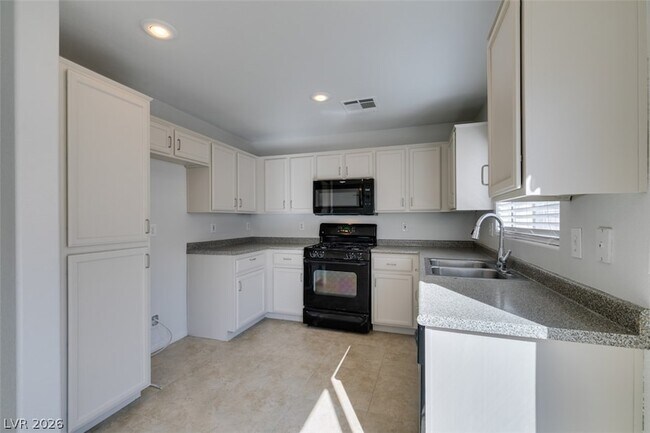 Building Photo - 868 Blue Rosalie Pl