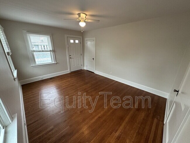 Building Photo - 4214 Beech St