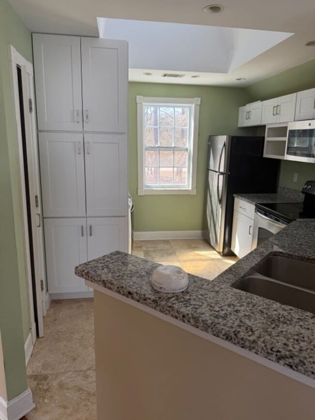 Building Photo - Welcome To Midway Farms NO HOA