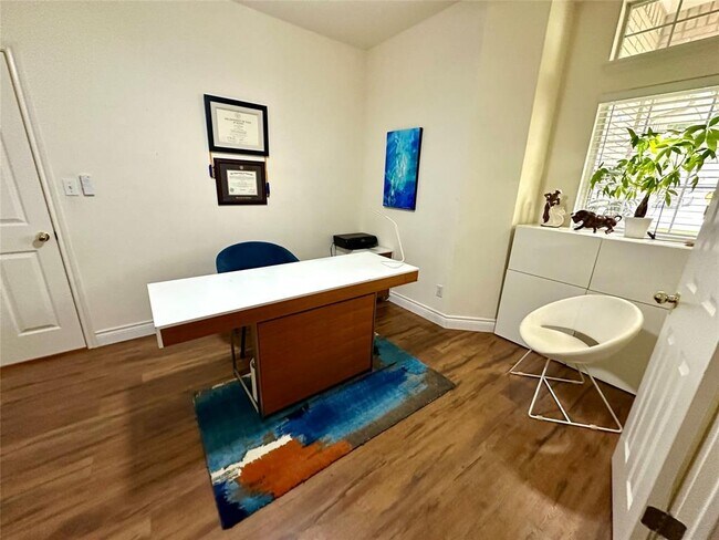 Building Photo - 15818 Hamden Cir