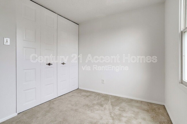 Building Photo - 5328 Larochelle Ct