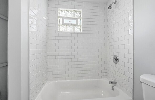 Building Photo - 413 Lockwood Ave