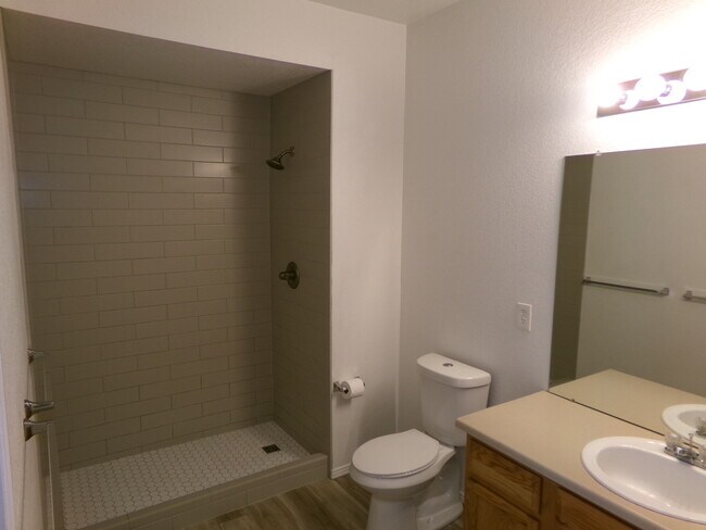 Building Photo - 3002 W Elizabeth St