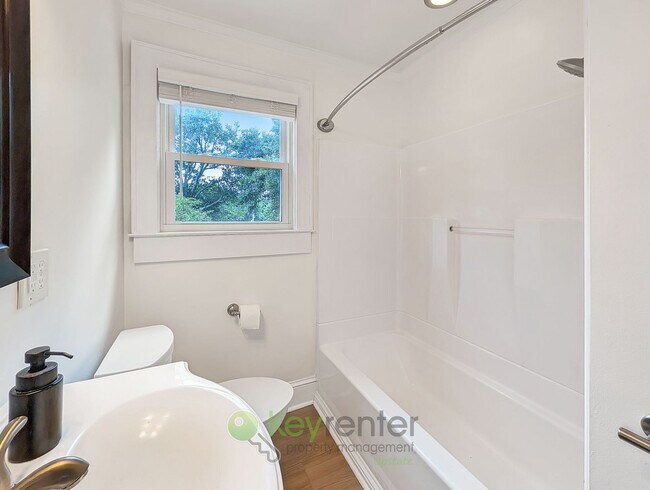 Building Photo - Updated Overbrook Home with Finished Basement & Fenced Yard Near Downtown Greenville