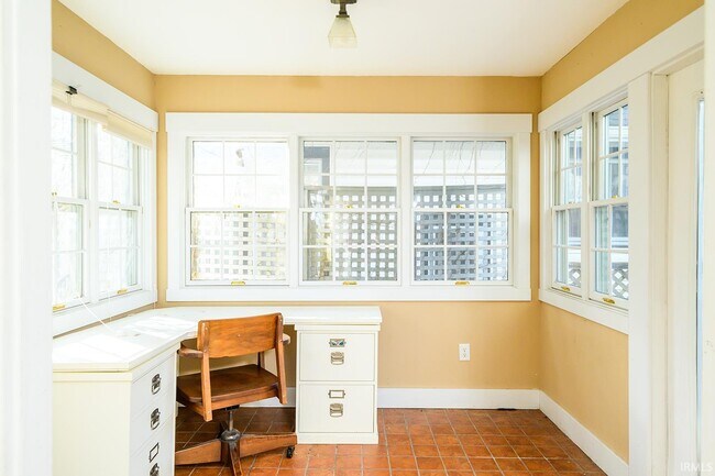 Building Photo - 720 S Park Ave