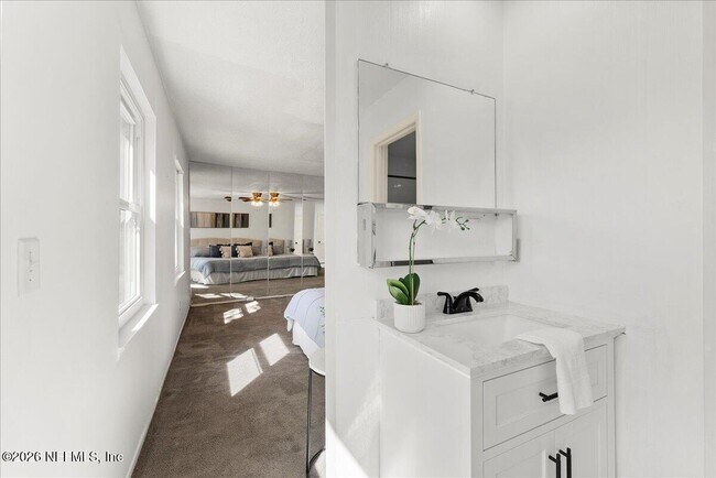 Building Photo - 8140 Sutton Pl N