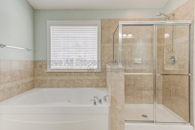 Building Photo - 2041 Jadewood Dr
