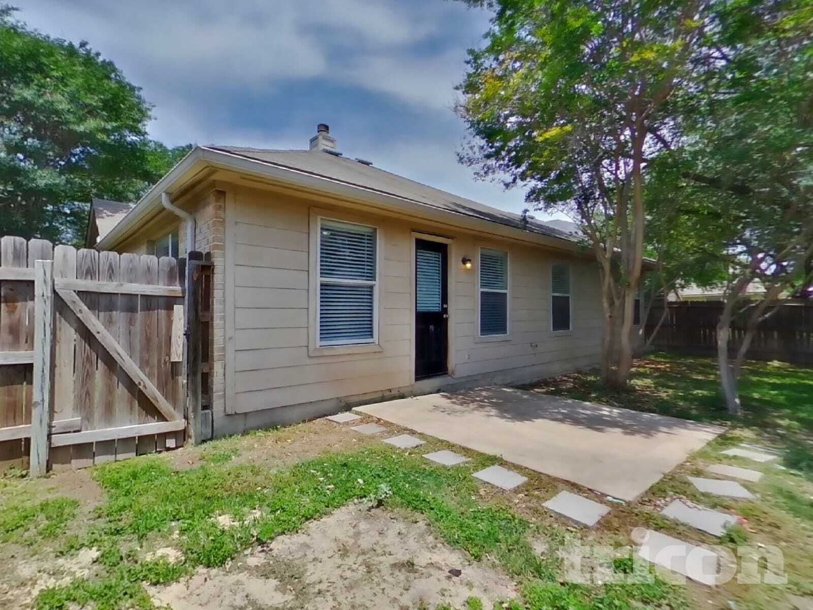 Building Photo - 352 Meadow Park