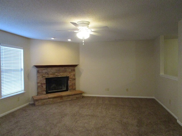 Building Photo - 12440 Rose Haven Dr