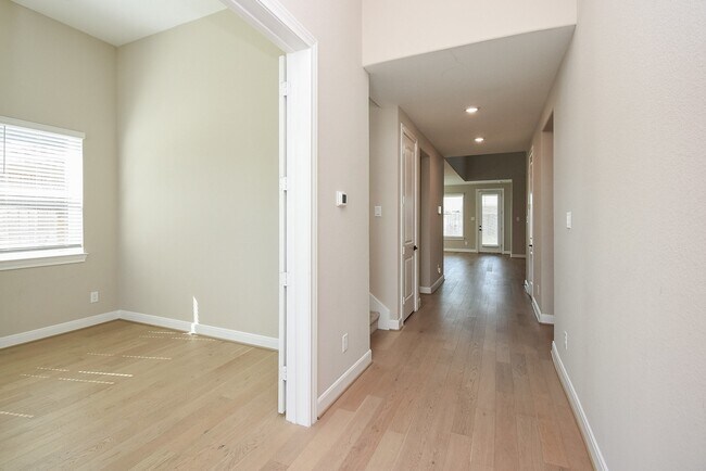 Building Photo - 2008 Harrow Oak Ln