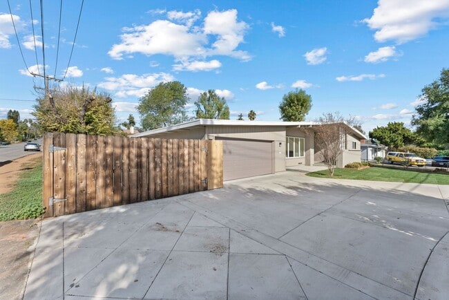 Building Photo - RV/trailer parking