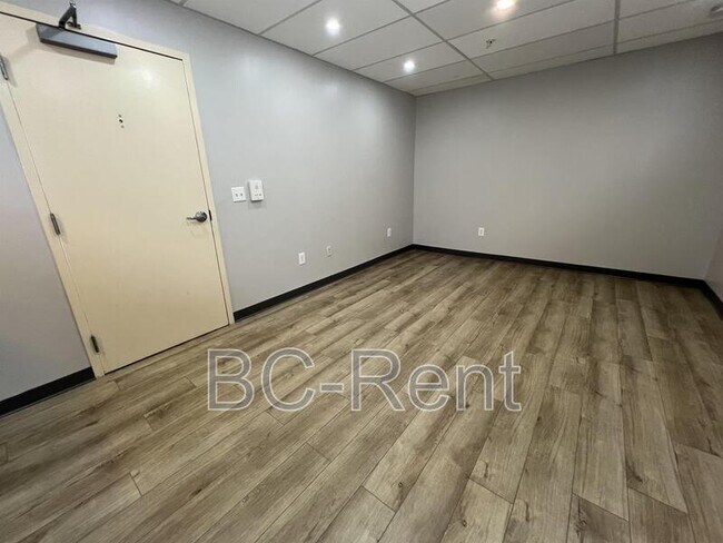 Building Photo - 622 17th St