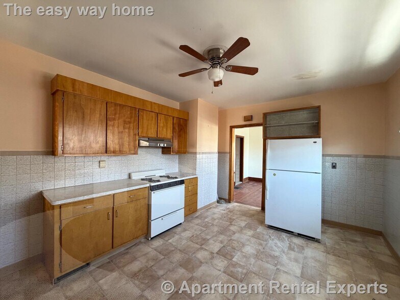 Building Photo - 1040 Broadway