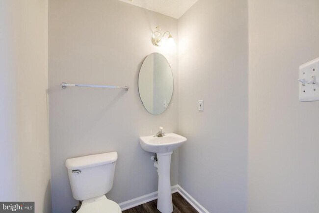Building Photo - 9307 Vanguard Ct