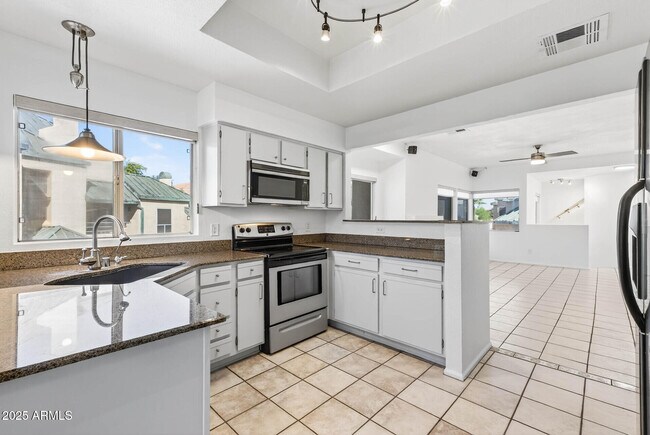 Building Photo - 101 N 7th St