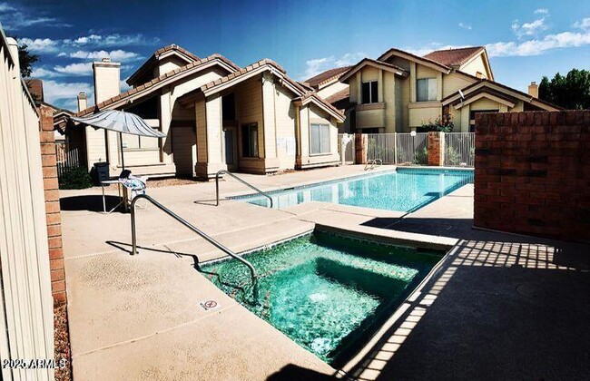Building Photo - 2201 N Comanche Dr