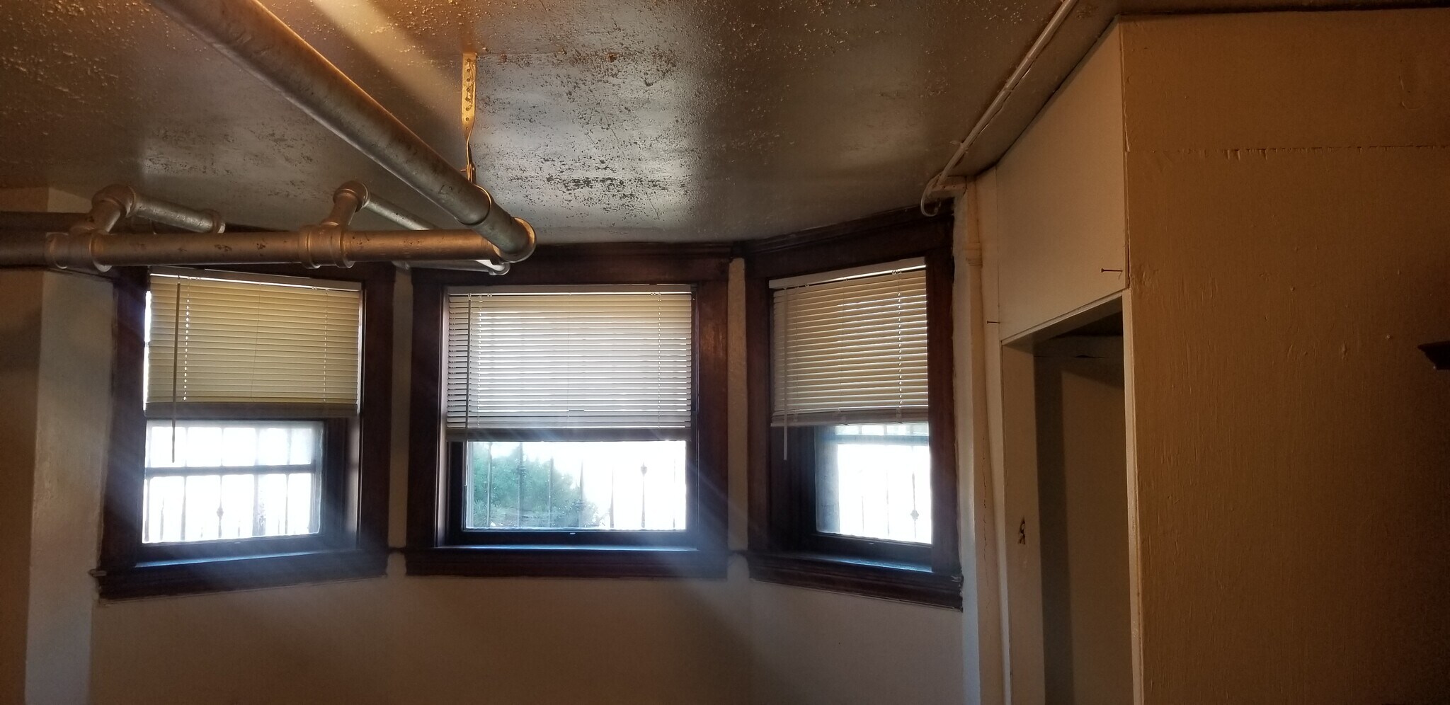 Building Photo - 1925 W 77th St